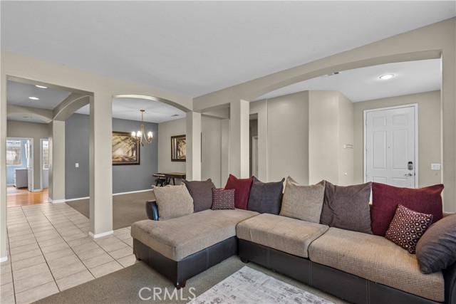 Detail Gallery Image 9 of 59 For 39926 Meadowcrest Way, Palmdale,  CA 93551 - 5 Beds | 3 Baths
