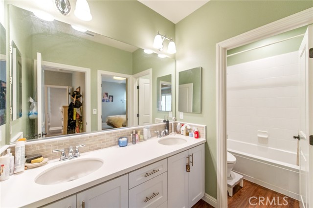 Image 41 of 66 For 220 Barnes  