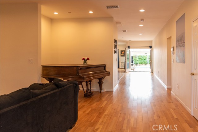 Detail Gallery Image 16 of 55 For 1137 N Banning Bld, Wilmington,  CA 90744 - 4 Beds | 5 Baths