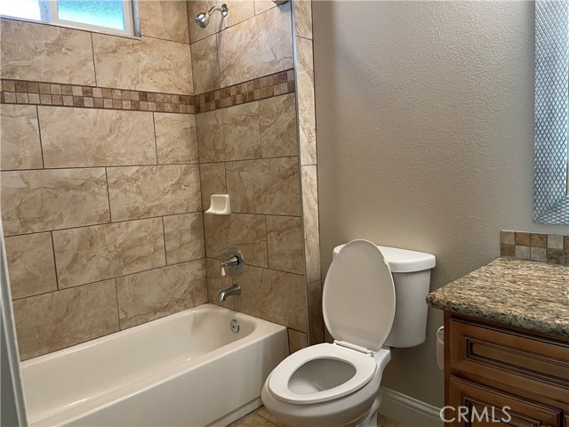 Detail Gallery Image 14 of 19 For 2538 N Thorne, Fresno,  CA 93704 - 5 Beds | 3 Baths