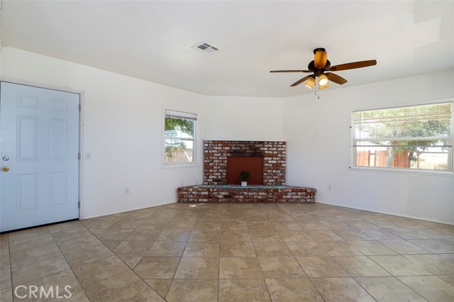 Detail Gallery Image 6 of 40 For 5357 W Avenue L, Lancaster,  CA 93536 - 3 Beds | 2 Baths