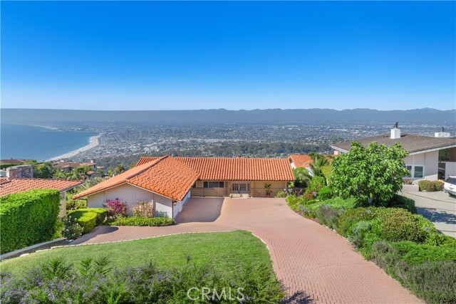 952 Via Del Monte, Palos Verdes Estates CA: https://media.crmls.org/medias/9c1b17e7-38e6-4c0c-924f-d5403581a6e7.jpg