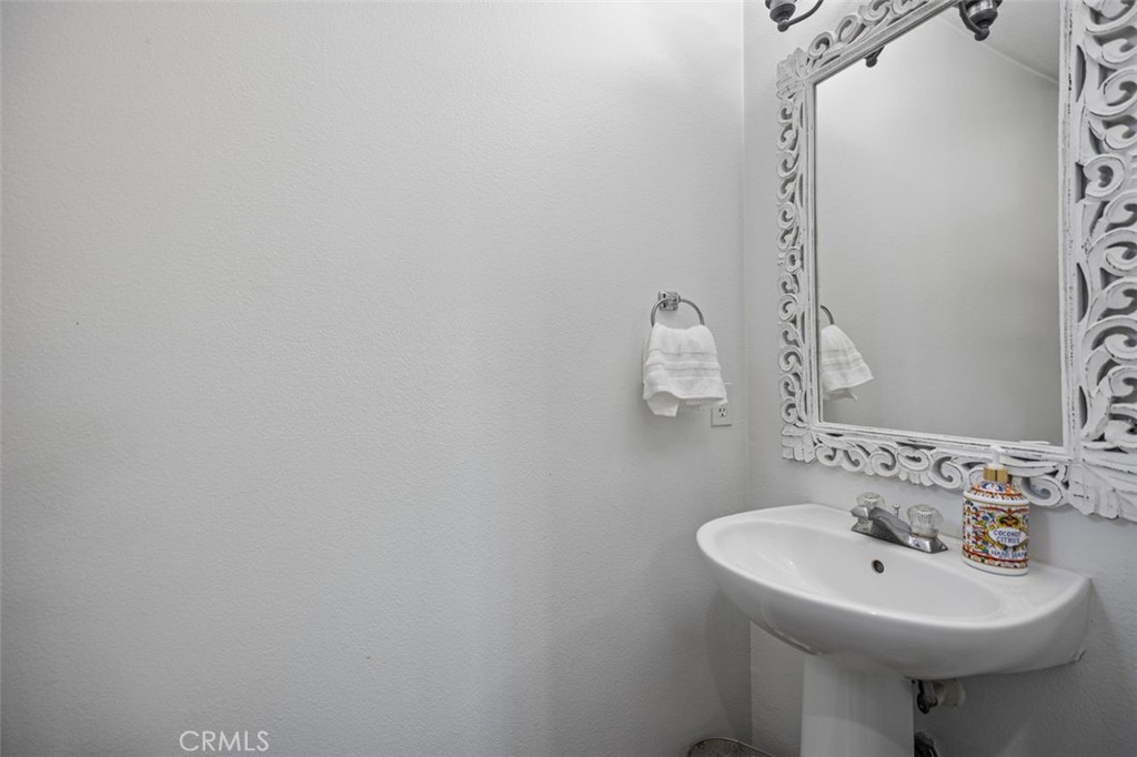 https://media.crmls.org/medias/9c1b4163-3551-44d3-99e6-1ee724ccae4c.jpg?preset=X-Large
