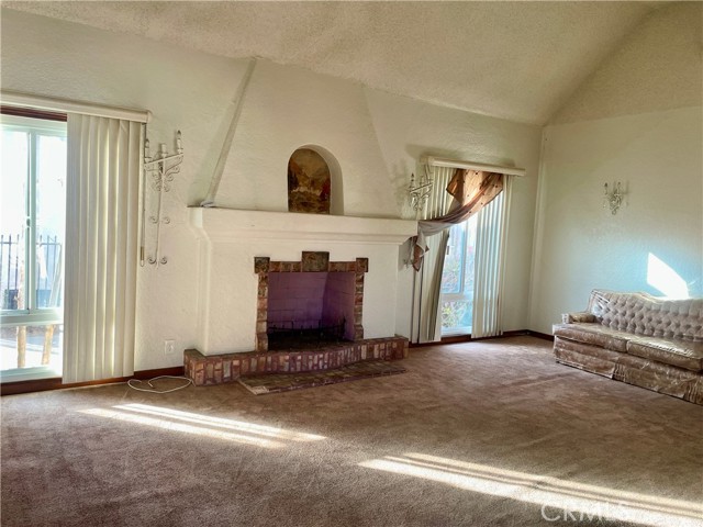 Detail Gallery Image 9 of 23 For 1935 W 76th St, Los Angeles,  CA 90047 - 3 Beds | 2 Baths