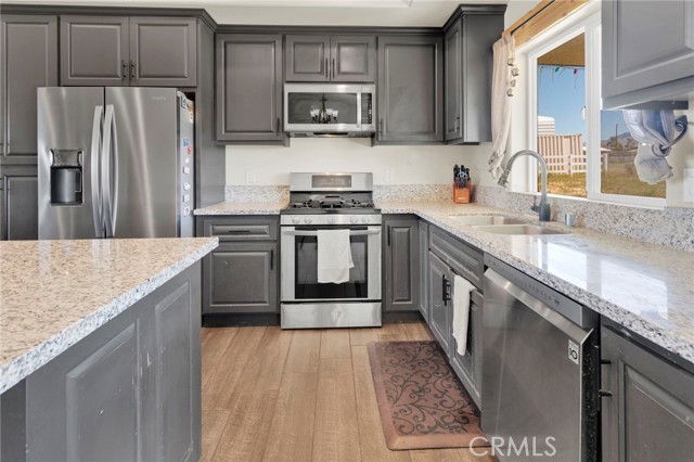 Detail Gallery Image 7 of 52 For 23661 Laurel, Apple Valley,  CA 92308 - 4 Beds | 3 Baths