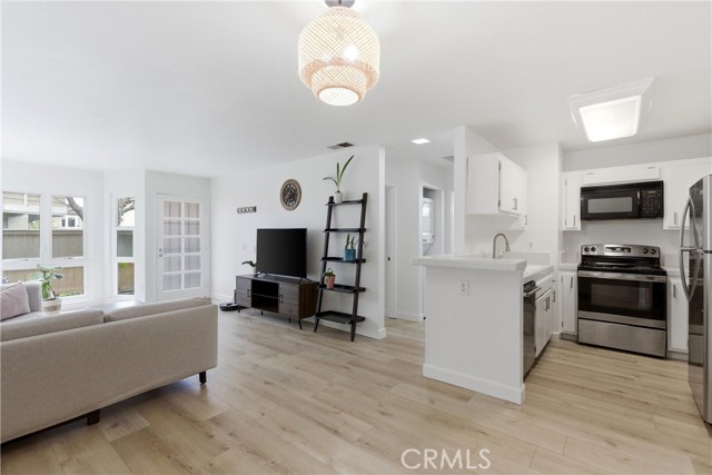 Detail Gallery Image 9 of 25 For 7720 Elmdale #E,  Stanton,  CA 90680 - 1 Beds | 1 Baths