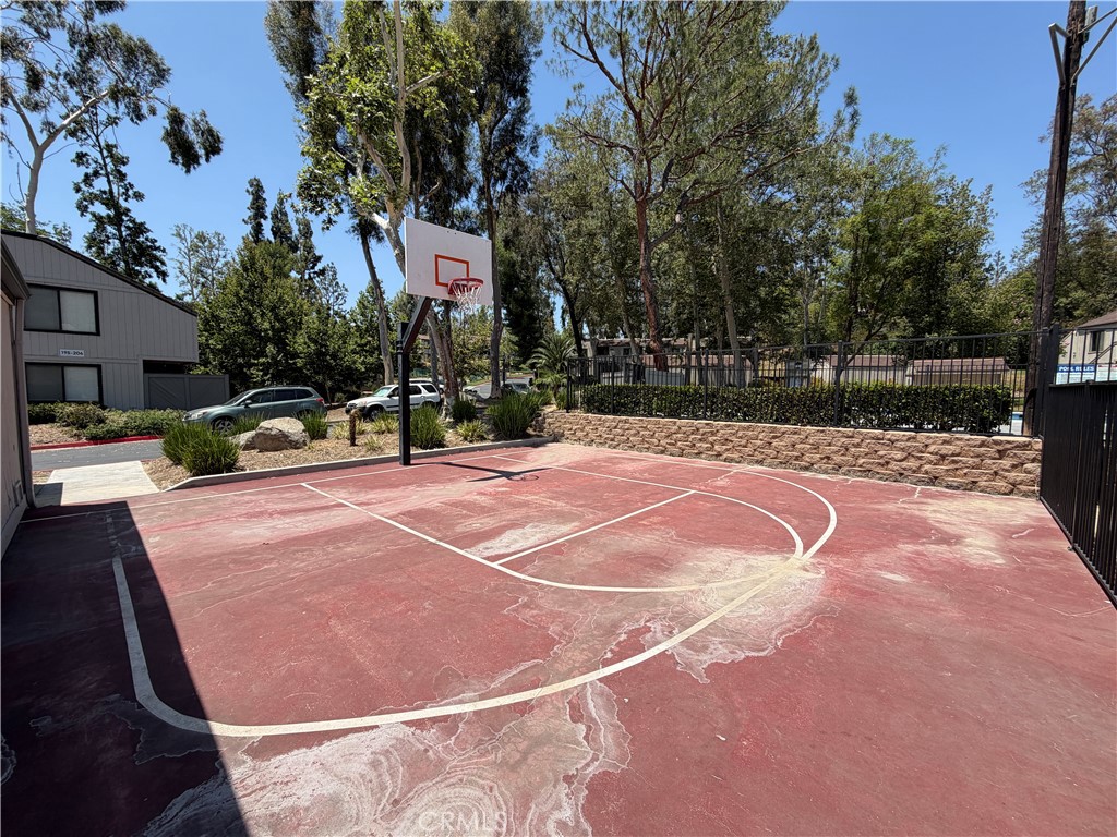 https://media.crmls.org/medias/9c1c3a17-1f88-41f4-892d-4416f2a74249.jpg?preset=X-Large