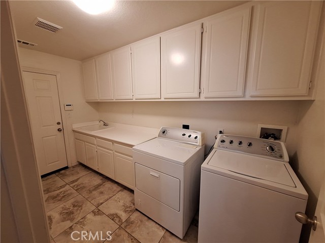 27416 Pinyon Street, Murrieta CA: https://media.crmls.org/medias/9c1c3b3c-53dc-421e-a3a5-63e2095eadfd.jpg