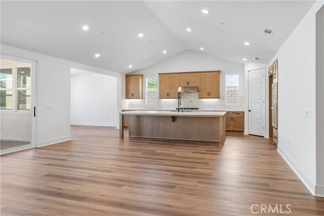 30105 Hillside Place, Castaic CA: https://media.crmls.org/medias/9c1cf34a-837e-4a88-ae59-dbecea7e48fe.jpg