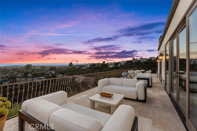 2516 Temple Hills Drive, Laguna Beach CA: https://media.crmls.org/medias/9c1d36f1-a4a7-45c6-a53d-c97c3d5848f7.jpg
