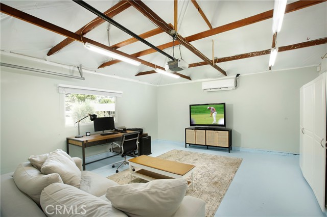 3330 Henrietta Avenue, La Crescenta CA: https://media.crmls.org/medias/9c1e6d3c-56a9-4baa-b2af-8670a2c2cc4e.jpg