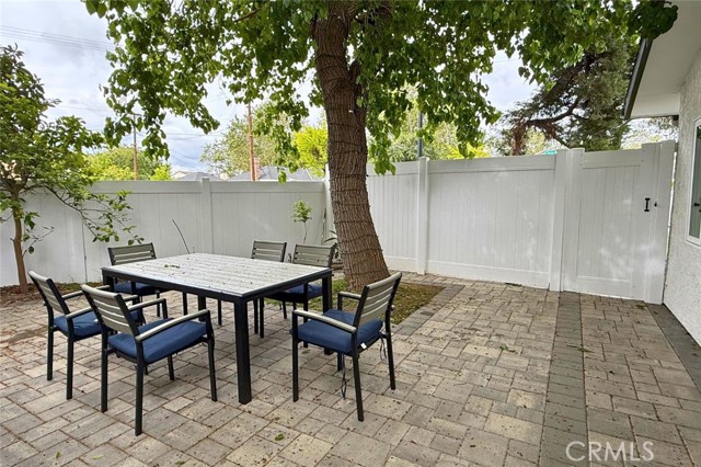 2303 N Sparks Street, Burbank CA: https://media.crmls.org/medias/9c1f60b9-77c8-42fb-9e7c-917d2736097d.jpg