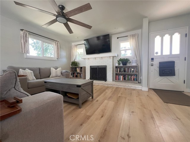 Detail Gallery Image 4 of 37 For 20933 Hemmingway St, Canoga Park,  CA 91304 - 4 Beds | 3 Baths