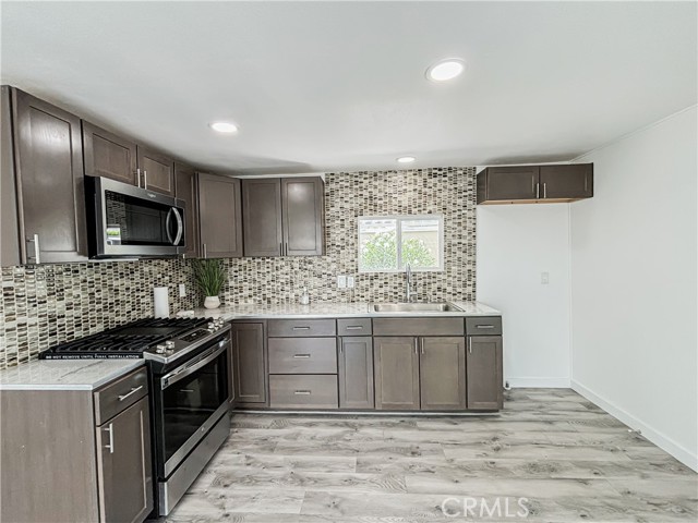 Detail Gallery Image 11 of 21 For 2550 East Ave I #136,  Lancaster,  CA 93535 - 2 Beds | 1 Baths