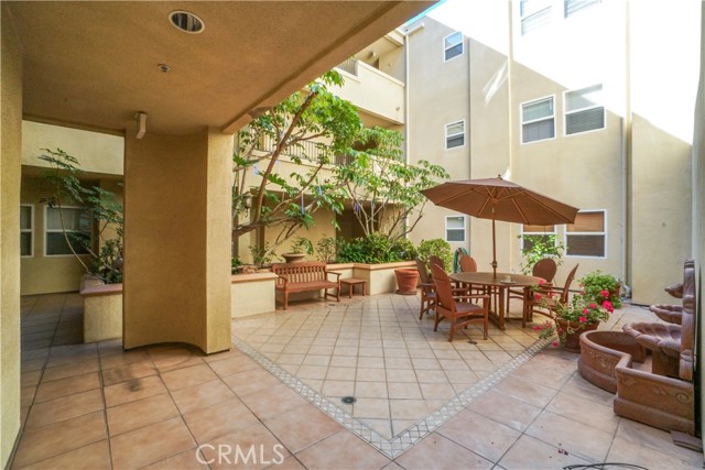 Detail Gallery Image 6 of 32 For 14343 Burbank Bld #301,  Sherman Oaks,  CA 91401 - 3 Beds | 2 Baths