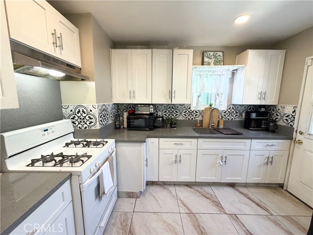 2404 Roxbury Dr, San Bernardino, CA 92404 photo 9