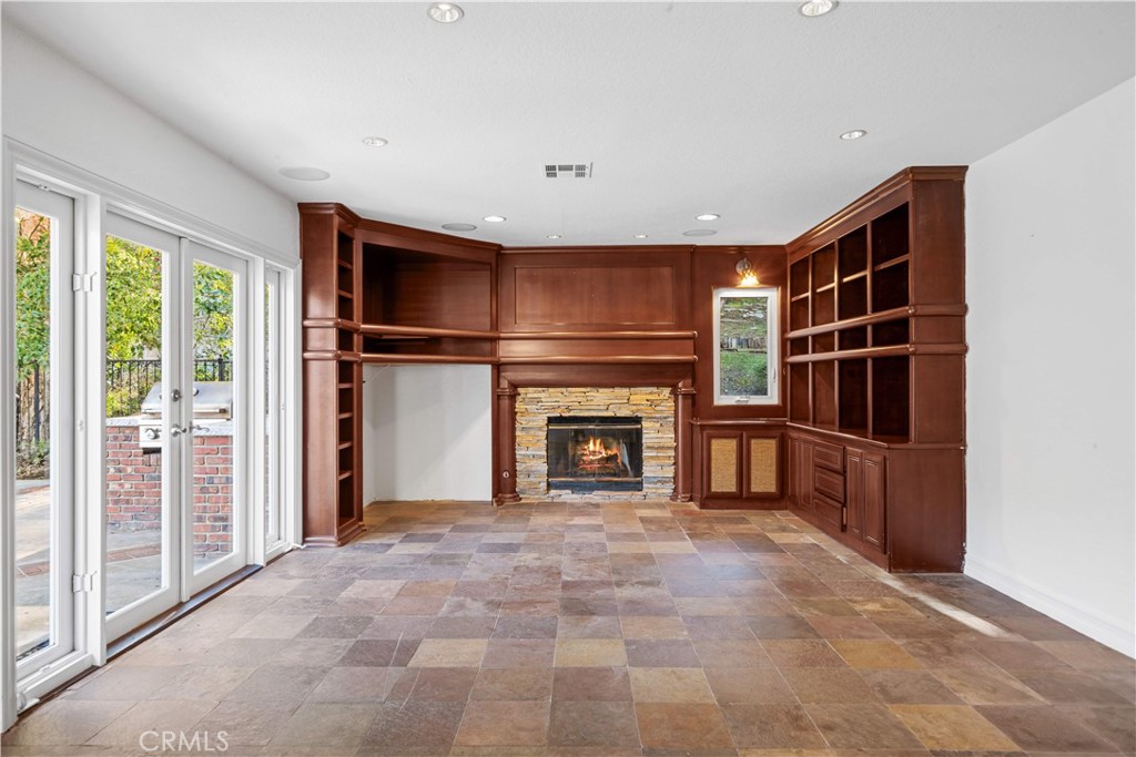 MLS #OC25250292 image #11