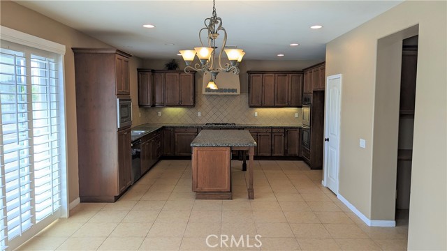 6738 Serrano Avenue, Hesperia CA: https://media.crmls.org/medias/9c2197a8-ae30-4d2d-9726-8ec0bc2e435c.jpg