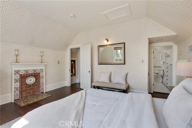 211 E Virginia Avenue, Glendora CA: https://media.crmls.org/medias/9c227b2f-10a3-4aa4-912a-6ab055f303ab.jpg