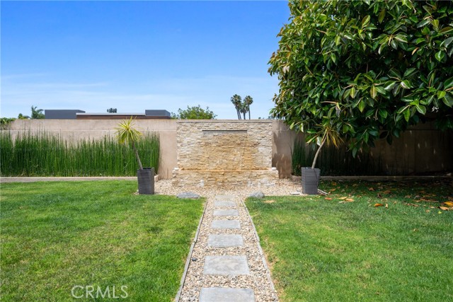 20051 Lawson Lane, Huntington Beach CA: https://media.crmls.org/medias/9c22fe90-d3b4-4979-84f0-1f9d85aa633f.jpg