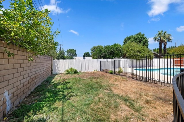 Detail Gallery Image 40 of 41 For 2111 Elsinore Rd, Riverside,  CA 92506 - 3 Beds | 2/1 Baths