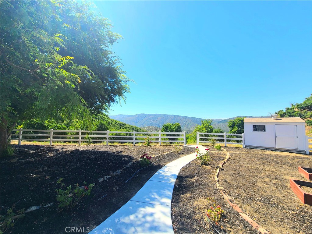 https://media.crmls.org/medias/9c25fcd0-e510-406f-b079-4443d58078db.jpg?preset=X-Large