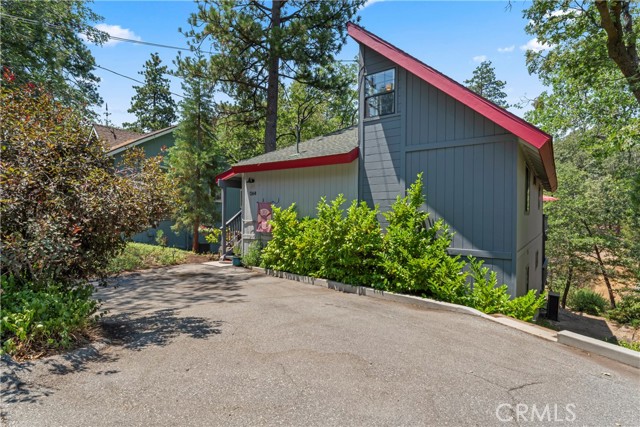1364 Toronto Drive, Lake Arrowhead CA: https://media.crmls.org/medias/9c2629af-7114-47dc-aaa0-dda1464bb869.jpg
