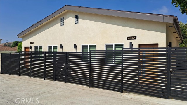 Detail Gallery Image 5 of 20 For 1658 Del Valle Ave #B,  Glendale,  CA 91208 - 2 Beds | 2 Baths