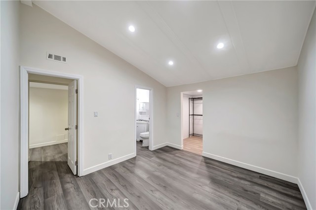 Detail Gallery Image 32 of 43 For 19706 Victory Bld, Woodland Hills,  CA 91367 - 4 Beds | 2 Baths