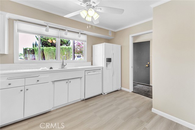 Detail Gallery Image 8 of 43 For 622 Esther Way, Redlands,  CA 92373 - 4 Beds | 2/1 Baths