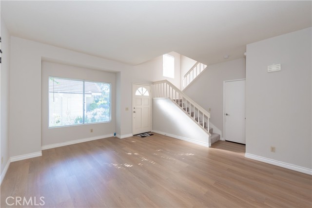 656 Springbrook N, Irvine CA: https://media.crmls.org/medias/9c282ec1-e75b-4f47-8eac-193f3fe22de8.jpg