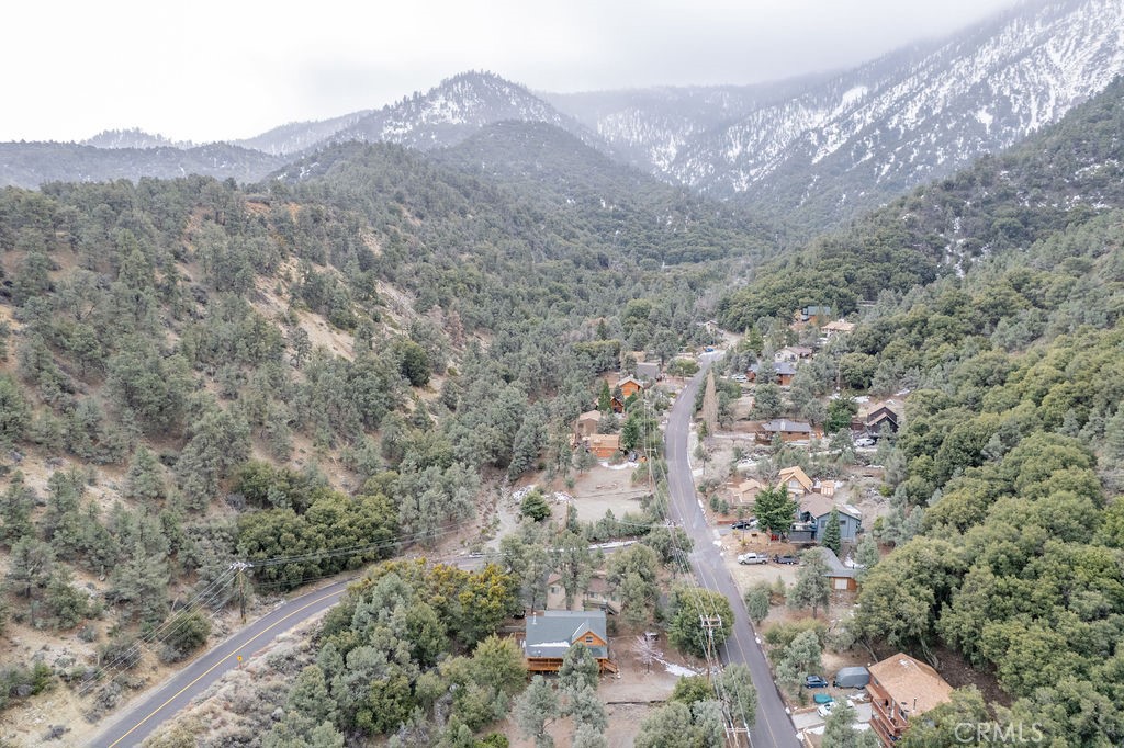 https://media.crmls.org/medias/9c28ad1a-386d-43d0-9e94-dd941a9c0535.jpg?preset=X-Large