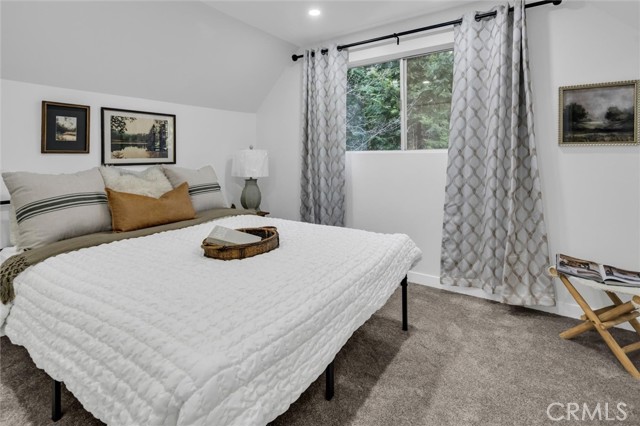 Detail Gallery Image 18 of 33 For 377 Hillside, Lake Arrowhead,  CA 92352 - 3 Beds | 2 Baths