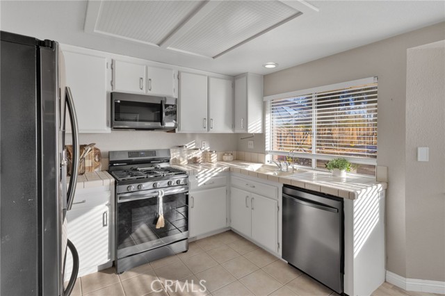 Detail Gallery Image 9 of 55 For 15005 Mesquite St, Hesperia,  CA 92345 - 4 Beds | 2 Baths