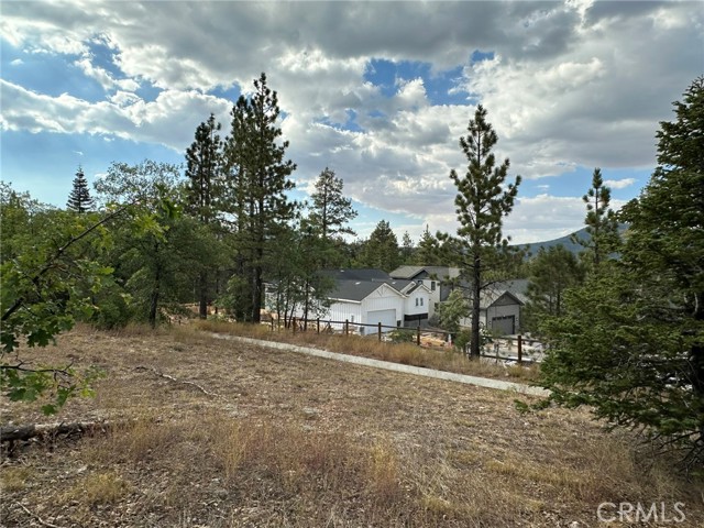 Detail Gallery Image 4 of 21 For 870 Pine Meadow Ct, Big Bear Lake,  CA 92315 - 3 Beds | 3/1 Baths