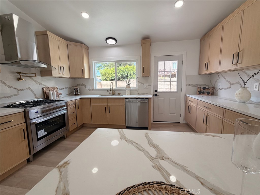 298 N Paseo Rio Blanco