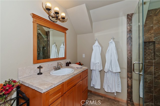 26621 Thunderbird Drive, Lake Arrowhead CA: https://media.crmls.org/medias/9c2c4bfe-4d70-4961-aaea-32bf0e6ac535.jpg