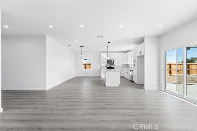 Detail Gallery Image 9 of 47 For 8624 Forest Blvd, California City,  CA 93505 - 3 Beds | 2 Baths