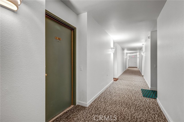 Detail Gallery Image 2 of 35 For 5460 White Oak Ave #E319,  Encino,  CA 91316 - 1 Beds | 1/1 Baths