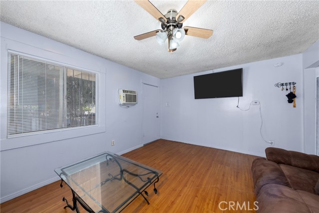 Detail Gallery Image 5 of 25 For 1684 E Martin Luther King Jr Bld, Los Angeles,  CA 90011 - 5 Beds | 2 Baths