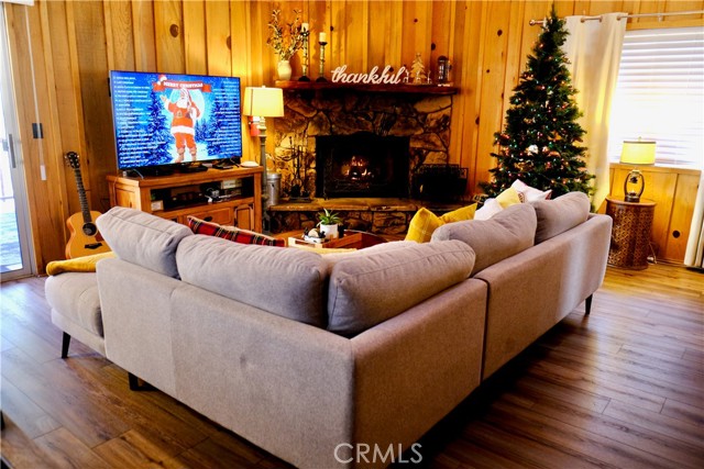 Detail Gallery Image 4 of 30 For 43354 Deer Canyon, Big Bear Lake,  CA 92315 - 3 Beds | 2/1 Baths