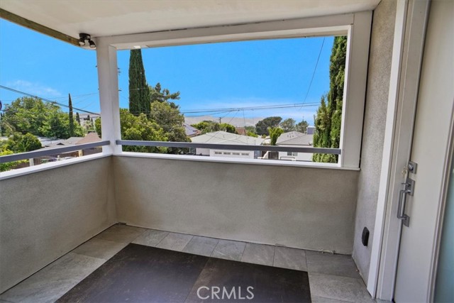 Detail Gallery Image 2 of 13 For 10324 Silverton Ave, Tujunga,  CA 91042 - 2 Beds | 1 Baths