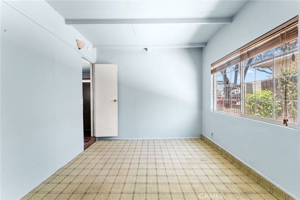 https://media.crmls.org/medias/9c2e7fb7-d8bd-4df5-ae7a-431b52b2f43e.jpg?preset=X-Large