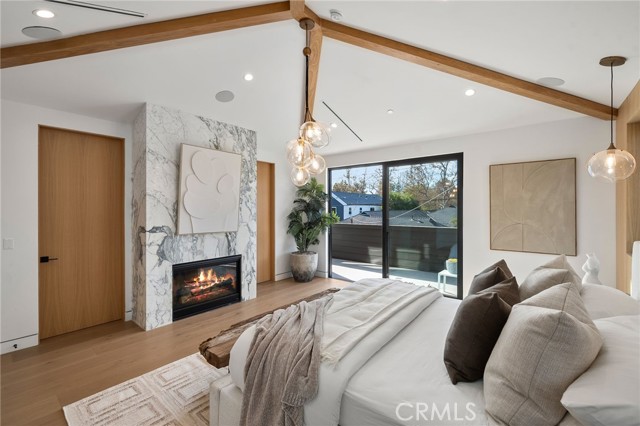 4453 Gentry Avenue, Studio City CA: https://media.crmls.org/medias/9c2ebe5b-1f13-4087-a6e4-1378d97c9288.jpg