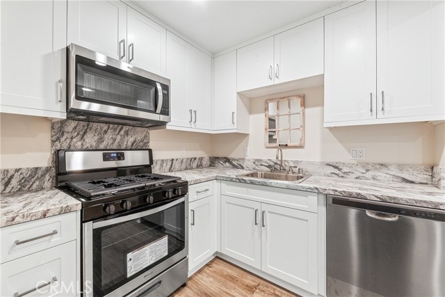 423 Joliet Avenue, Huntington Beach CA: https://media.crmls.org/medias/9c2f0138-a8aa-46b7-870b-b63a61efffdb.jpg