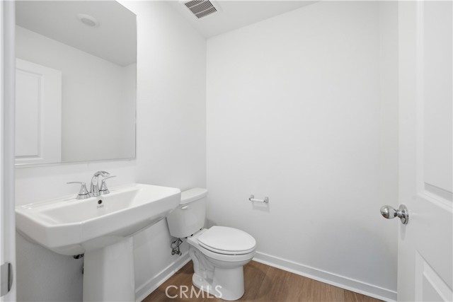 Detail Gallery Image 17 of 31 For 9427 N Sepulveda Blvd. #5,  North Hills,  CA 91343 - 3 Beds | 2/1 Baths