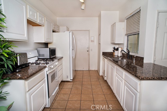 Detail Gallery Image 2 of 16 For 20000 Plum Canyon, Saugus,  CA 91350 - 2 Beds | 2 Baths