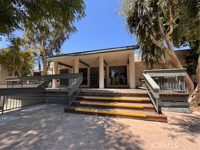 8601 International Avenue, Canoga Park CA: https://media.crmls.org/medias/9c30b3f2-2cf5-4e52-9422-4de30103b63b.jpg