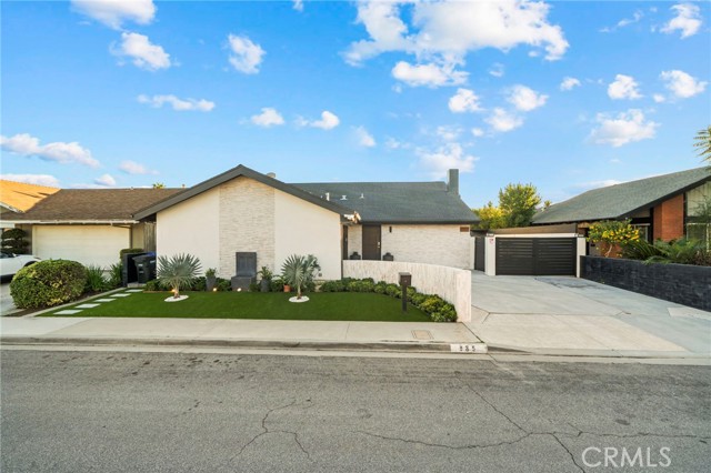 Detail Gallery Image 3 of 42 For 985 Begonia Ave, Costa Mesa,  CA 92626 - 3 Beds | 3 Baths