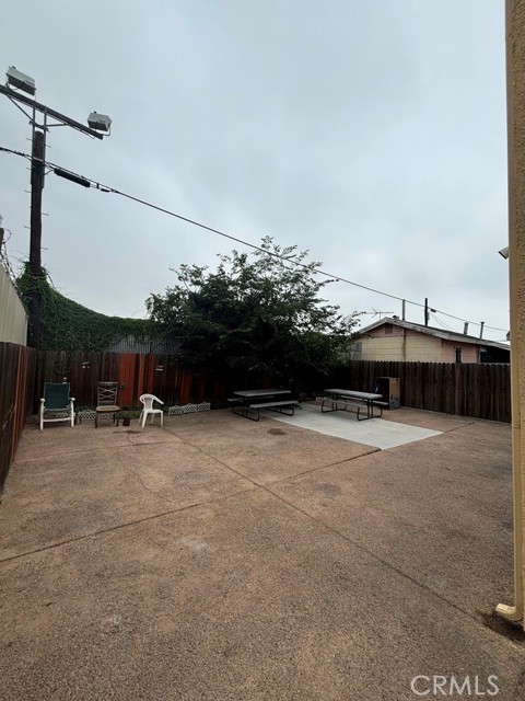 1361 E 33rd Street, Los Angeles CA: https://media.crmls.org/medias/9c31ac71-faab-43be-bd4f-ee3dc8d9024f.jpg